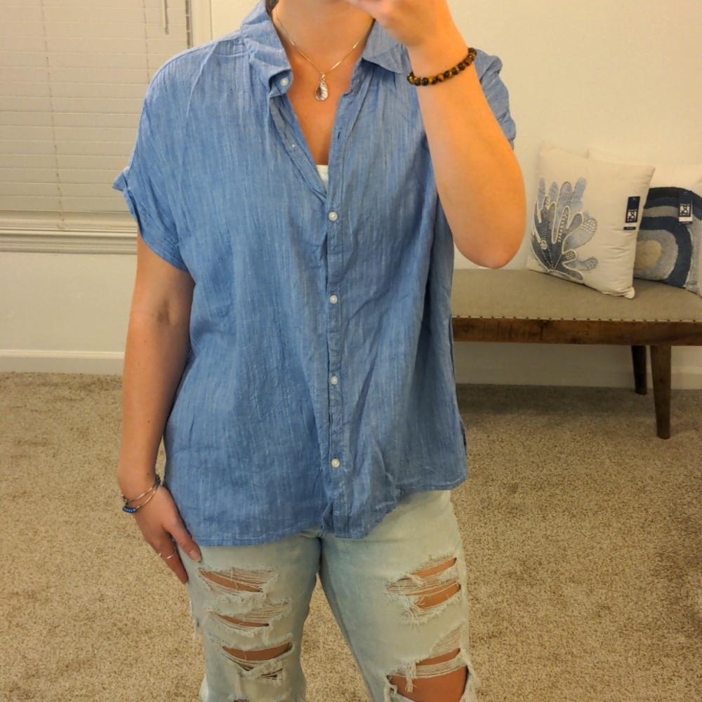 Old Navy xl extra large chambray blue short sleeve button down top used